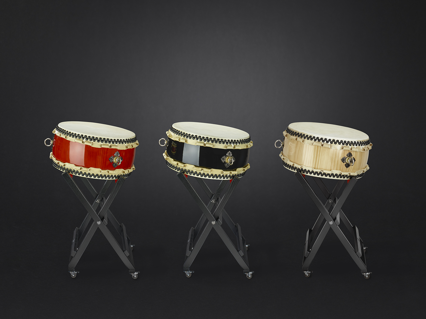 Hira-Daiko drums Ø48cm/h:25cm with with X-stand high  (695€ / 195€)